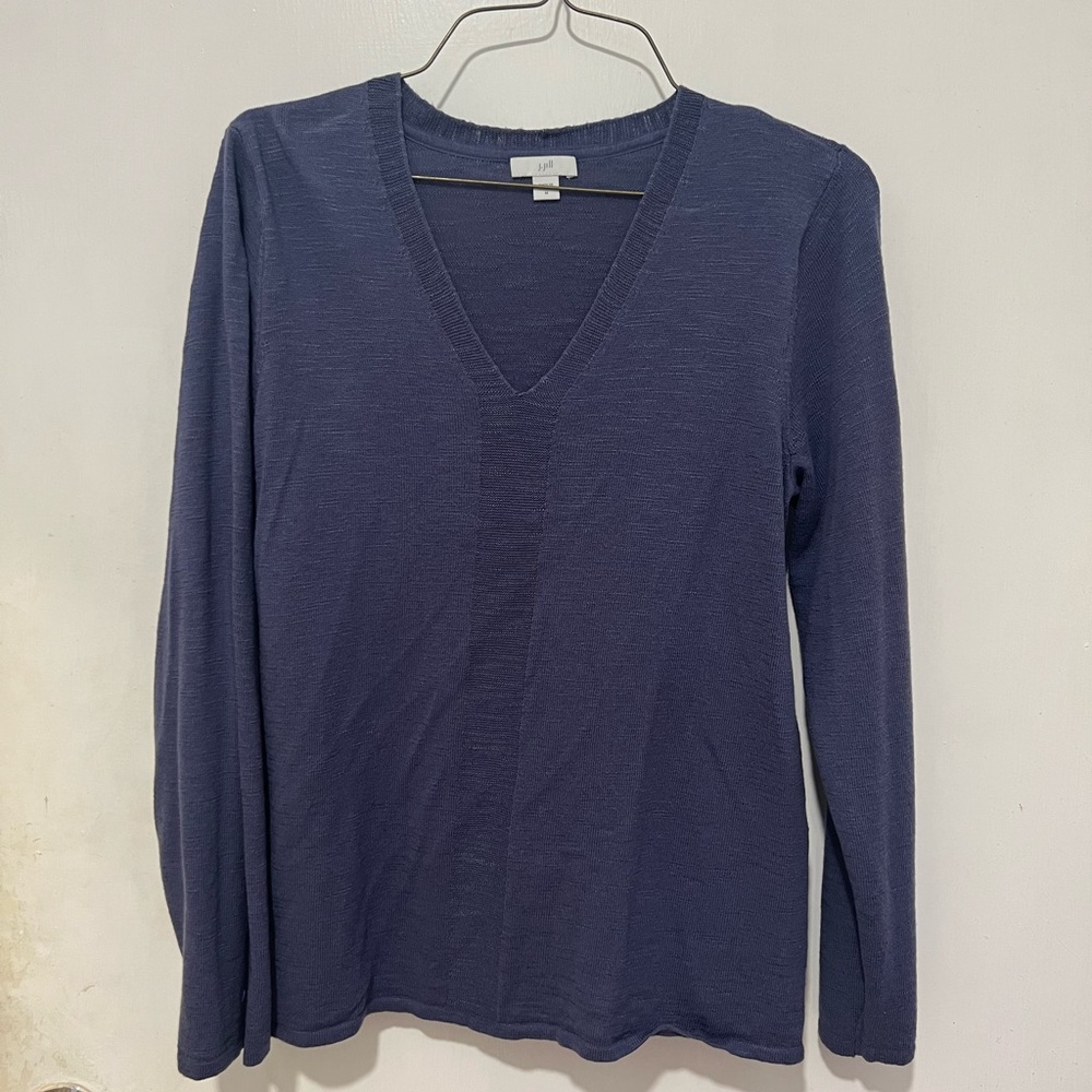 Women’s light sweater. Size Medium